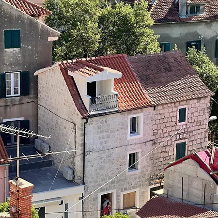 Twenty 5 Apartment *