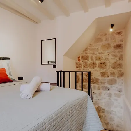 Apartment Twenty 5 *