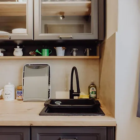 Apartment Twenty 5 *