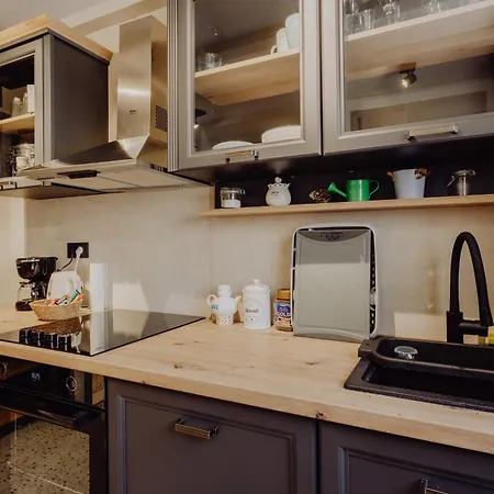 Apartment Twenty 5 *